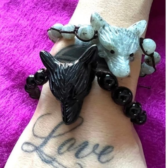 Wolf Talisman Spirit Animal Labradorite Bracelet - Picture 4 of 11
